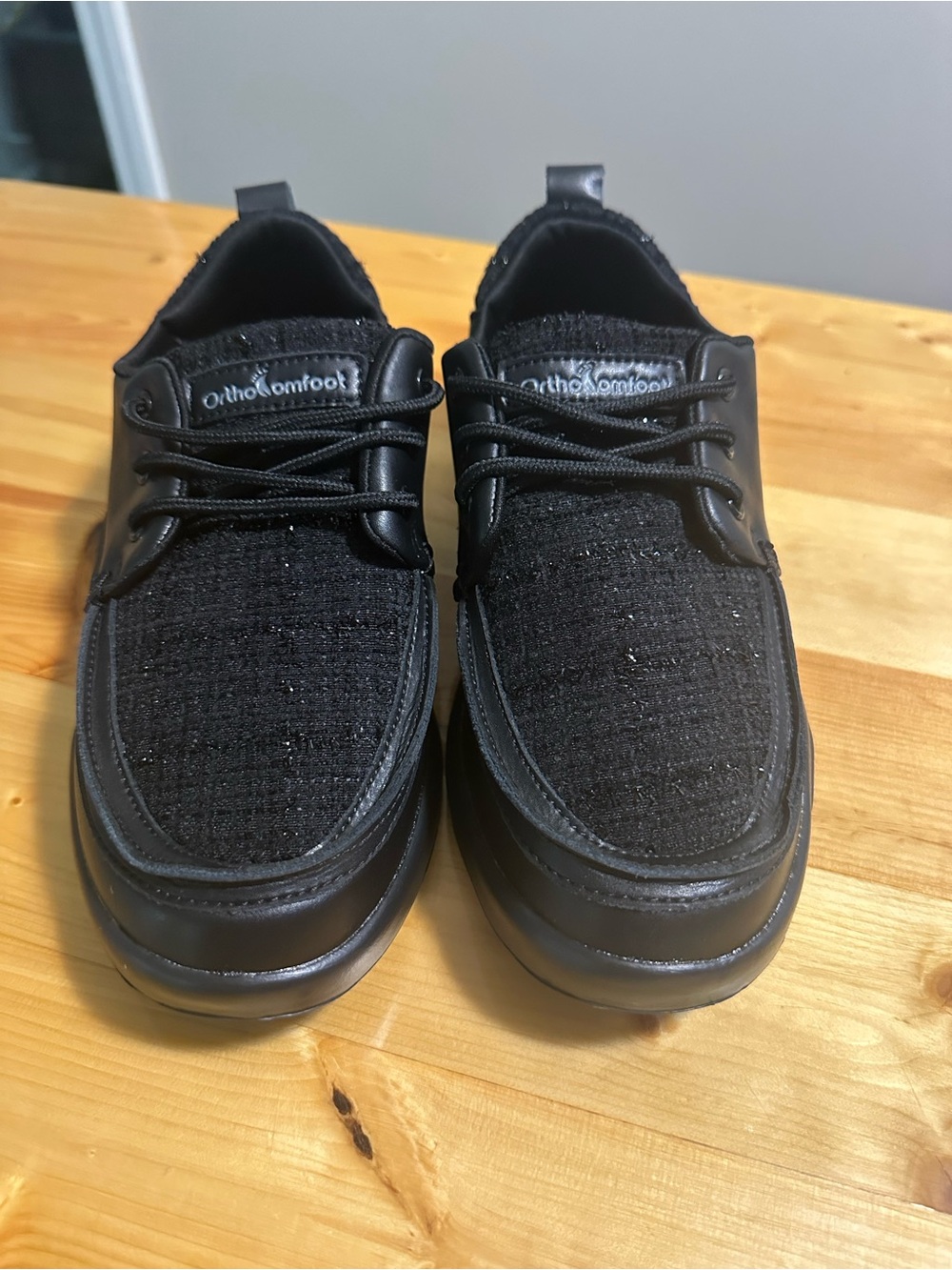 Orthofeet Women's Black Casual Lace-Up Sneakers